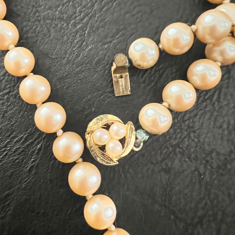 Vintage 30" Knotted Glass Pearl Necklace Gold Tone Floral Clasp Coquette 60s‎ - Picture 6 of 8
